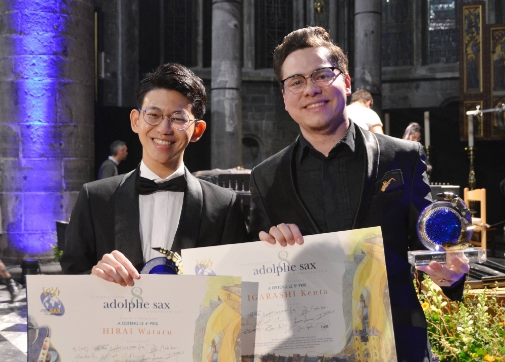 Japanese saxophonists Wataru Hirai (left) and Kenta Igarashi won prizes in the eighth International Adolphe Sax Competition held in Dinant, Belgium.