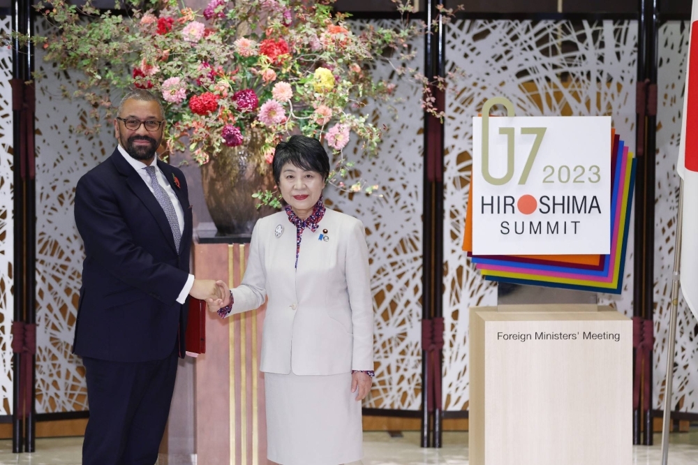 British Foreign Secretary James Cleverly and Foreign Minister Yoko Kamikawa meet on the sidelines of a Group of Seven meeting in Tokyo on Nov. 7.