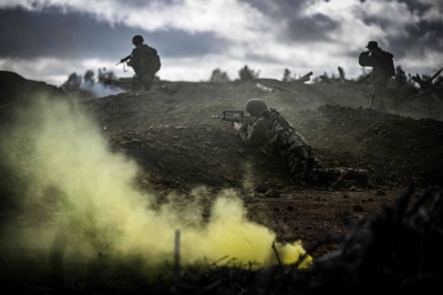 Ukrainian soldiers train at a military camp in France before leaving for the front.