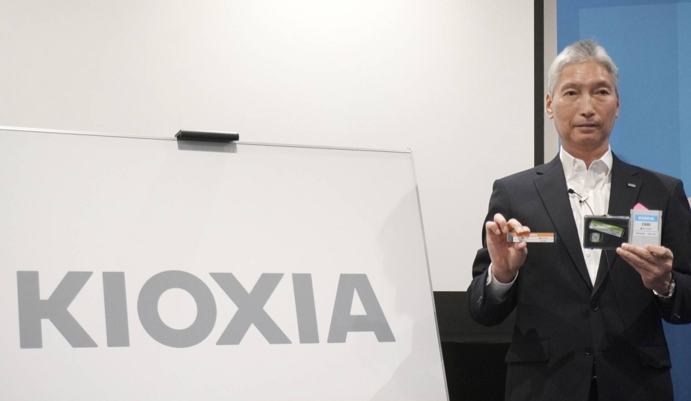 Toshiba Memory executives unveil the Kioxia logo in September 2019.