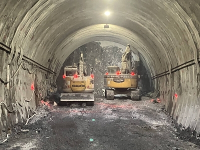 Tunnel construction for the Hokkaido Shinkansen has proved slow in some areas due to geological reasons and the difficulty of blasting through the earth.