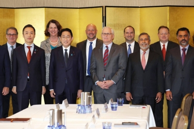 Prime Minister Fumio Kishida with senior executives of U.S. chipmakers during their meeting in San Francisco on Wednesday