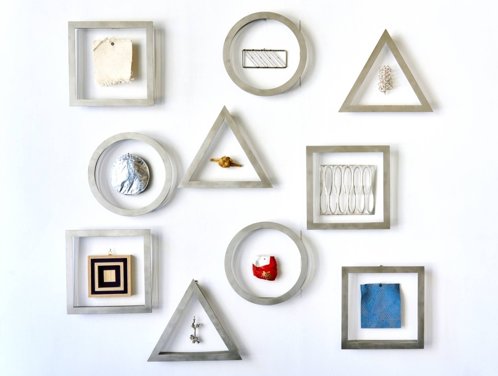Kyoji’s Ma_do Fragments Wall Art collection of stainless steel frames, designed by Katsuyama Motonori, features off-cuts and other objects selected from Kyoji’s collaborating craftspeople. 