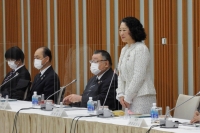 Tomoko Yoshino, president of Rengo, attends a meeting in 2022.  | Reuters 