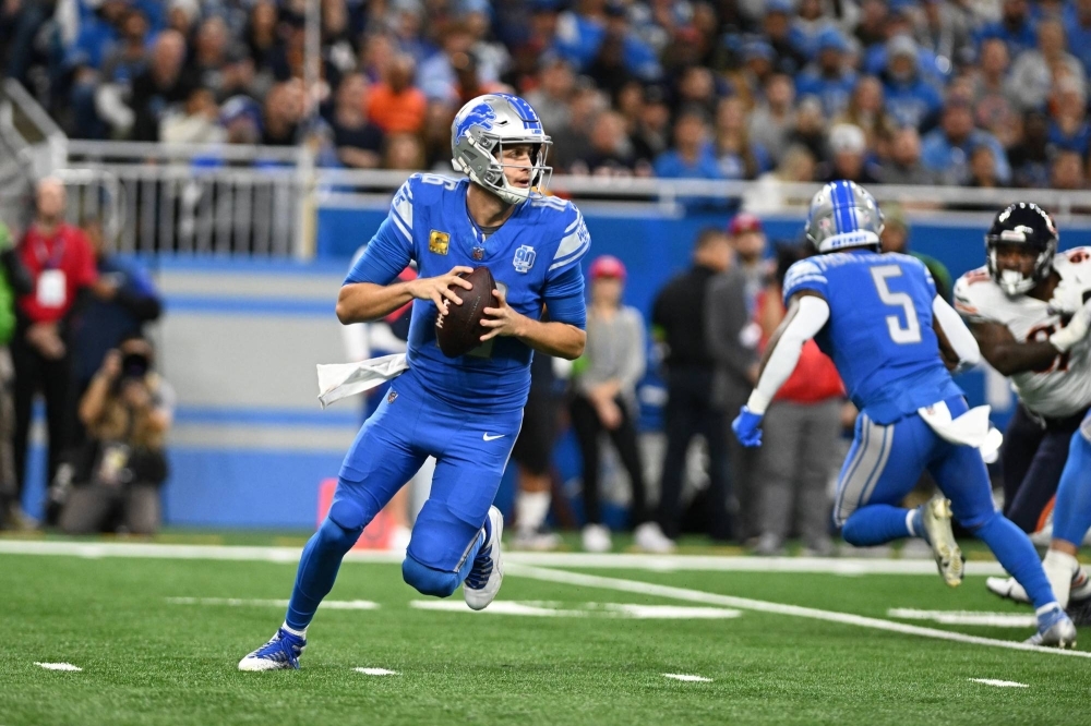 Lions quarterback Jared Goff looks to pass against the Bears at Ford Field in Detroit on Sunday.