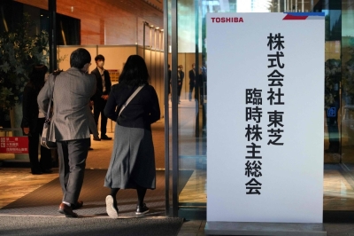 Shareholders arrive to attend Toshiba's extraordinary shareholders meeting in Tokyo on Wednesday.