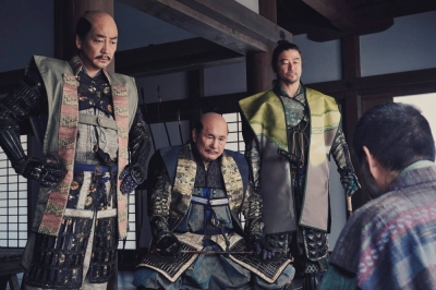 In addition to directing “Kubi,” Takeshi Kitano (second from left) plays Oda Nobunaga’s successor, Hashiba (later Toyotomi) Hideyoshi, in the blood-soaked period film. 