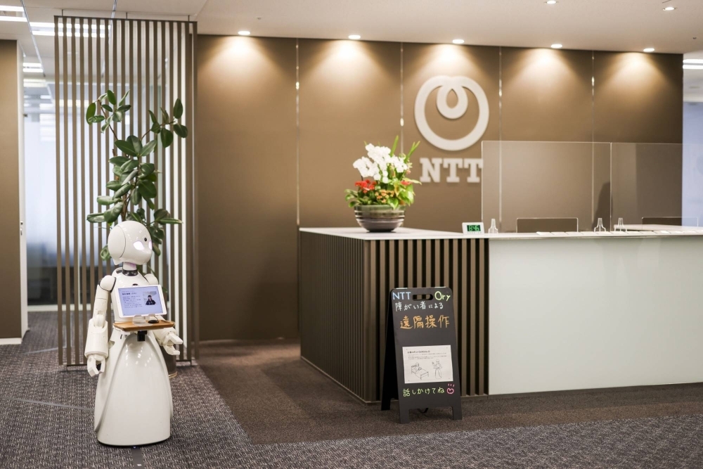 NTT plans to roll out a business-use generative artificial intelligence platform in March, aiming to catch up with foreign rivals in the rising market.