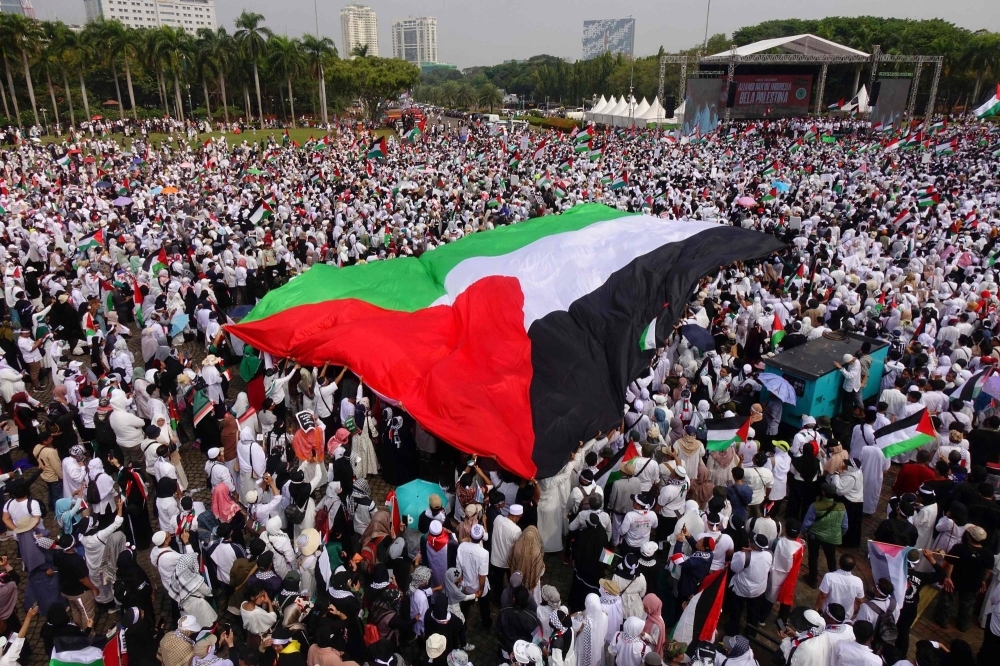 Pro-Palestinian supporters gather in a show of solidarity at the National Monument in Jakarta on Nov. 5. 