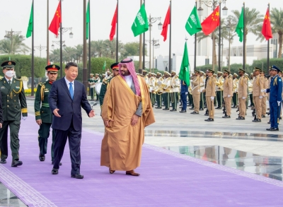 Saudi Crown Prince Mohammed Bin Salman welcomes Chinese President Xi Jinping in Riyadh on Dec. 8, 2022. 