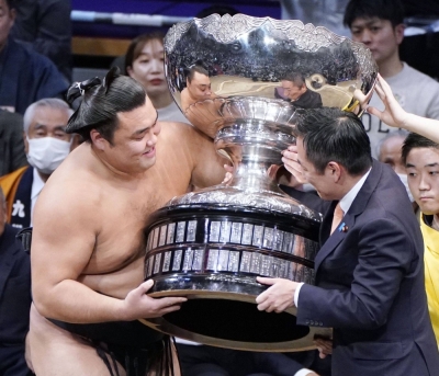 Kirishima capped his season Sunday at the Kyushu Grand Sumo Tournament with his second Emperor's Cup. 