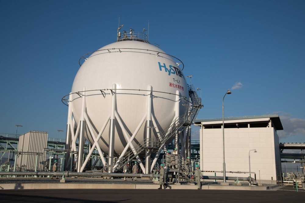 A hydrogen storage tank and loading system at a liquefied hydrogen receiving terminal in Kobe