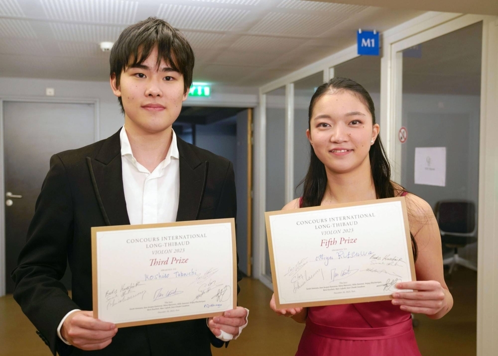 Koshiro Takeuchi (left) placed third in the violin category of the Long-Thibaud Competition in Paris, while Miyu Kitsuwa took fifth.