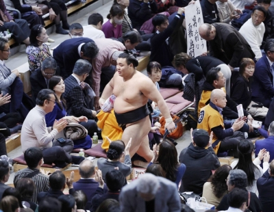 Kirishima has had injury woes of his own since earning promotion to ozeki following the May meet, but with 11 wins or better in four of six tournaments this year, and two Emperor’s Cup wins since March, his stock is rising quickly.