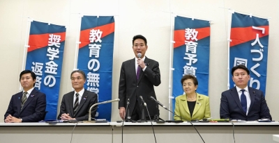 Seiji Maehara (center) speaks at a news conference at the Diet in Tokyo on Thursday along with four lawmakers who will join his new political party.