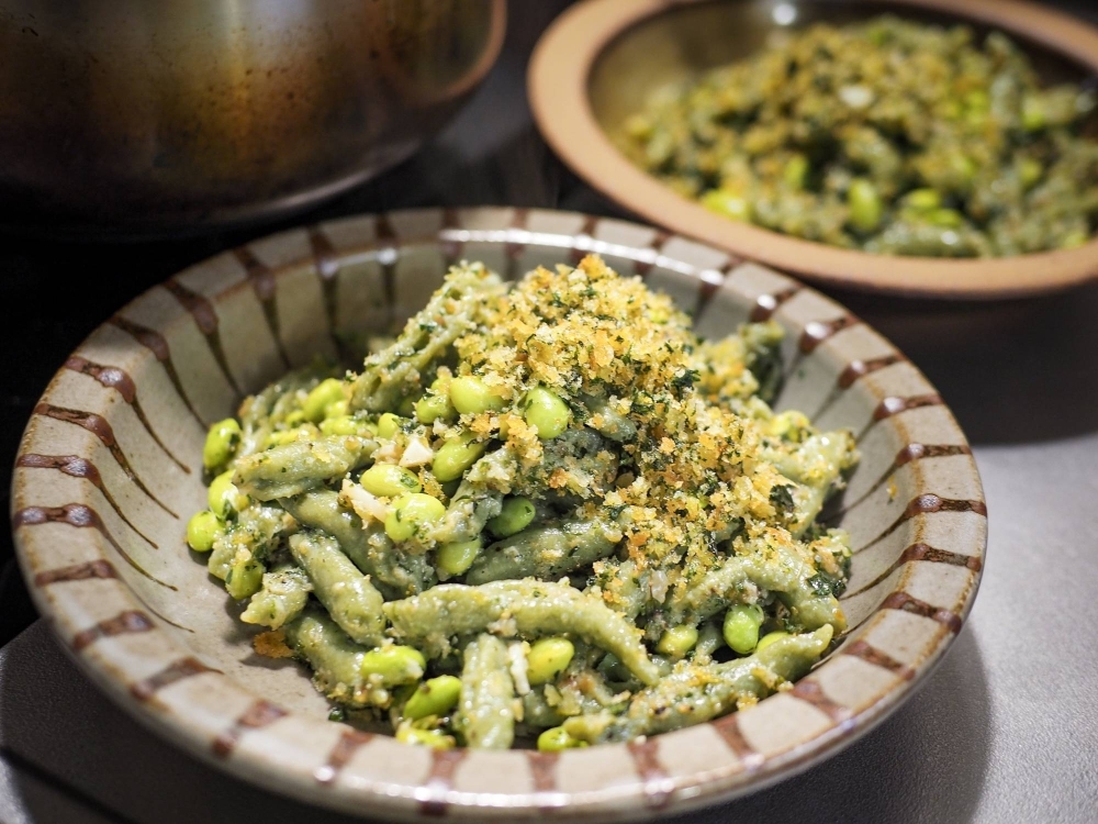 Japan's 'itameshi' (Japanized Italian cuisine) has as many detractors as proponents, but you can elevate your pasta beyond the criticism with this edamame-infused dish.