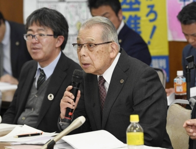 Yoshikazu Uchikawa, head lawyer representing plaintiffs of a lawsuit demanding that cuts in welfare benefits be revoked, speaks at a news conference in Nagoya on Thursday following a Nagoya High Court ruling.