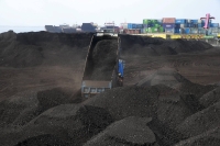 A truck unloads tons of coal inside a warehouse in Tondo, Metro Manila, in 2016. Independent show ample potential for renewables in Japan and Southeast Asia. | Reuters 