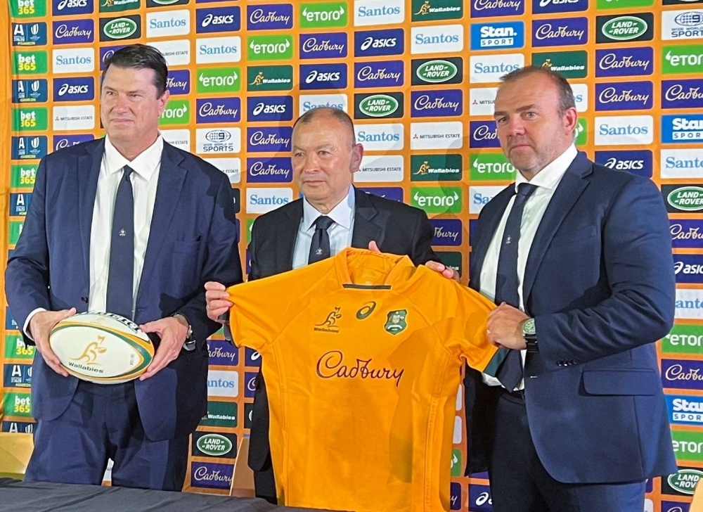 Australia rugby union coach Eddie Jones poses with Rugby Australia Chairman Hamish McLennan and CEO Andy Marinos after his first news conference since his reappointment, in Sydney on Jan. 31. Jones left the Wallabies in October.
