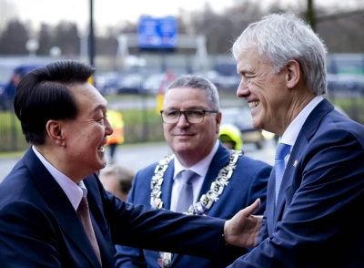 ASML chief executive officer Peter Wennink (right) welcomes South Korean President Yoon Suk-yeol during the latter's visit to ASML facilities in Veldhoven, the Netherlands
