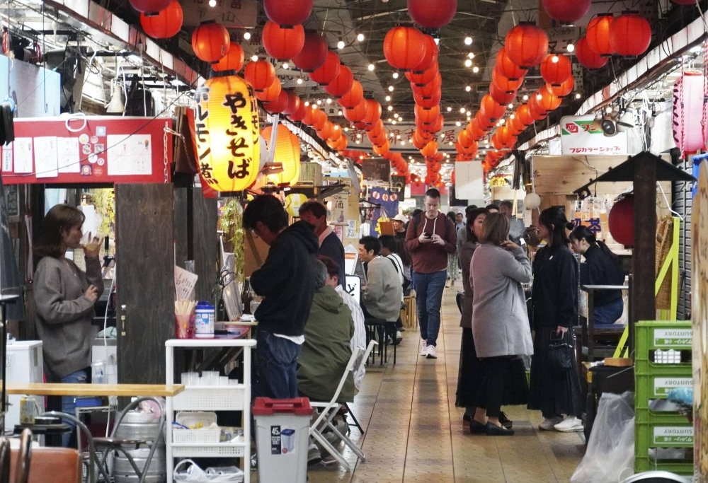 Amid lanterns and a welcoming atmosphere, eight food stalls now liven up the declining Shinsekai shopping district.