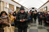 People take shelter in the Khreshchatyk metro station during an air strike alarm in Kyiv on Thursday amid the Russia invasion of Ukraine.  | AFP-Jiji