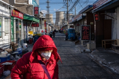 China's heating supplies are facing their biggest test of the winter so far as snow and frigid air descend on northern parts of the country, putting the electricity grid under huge pressure. 