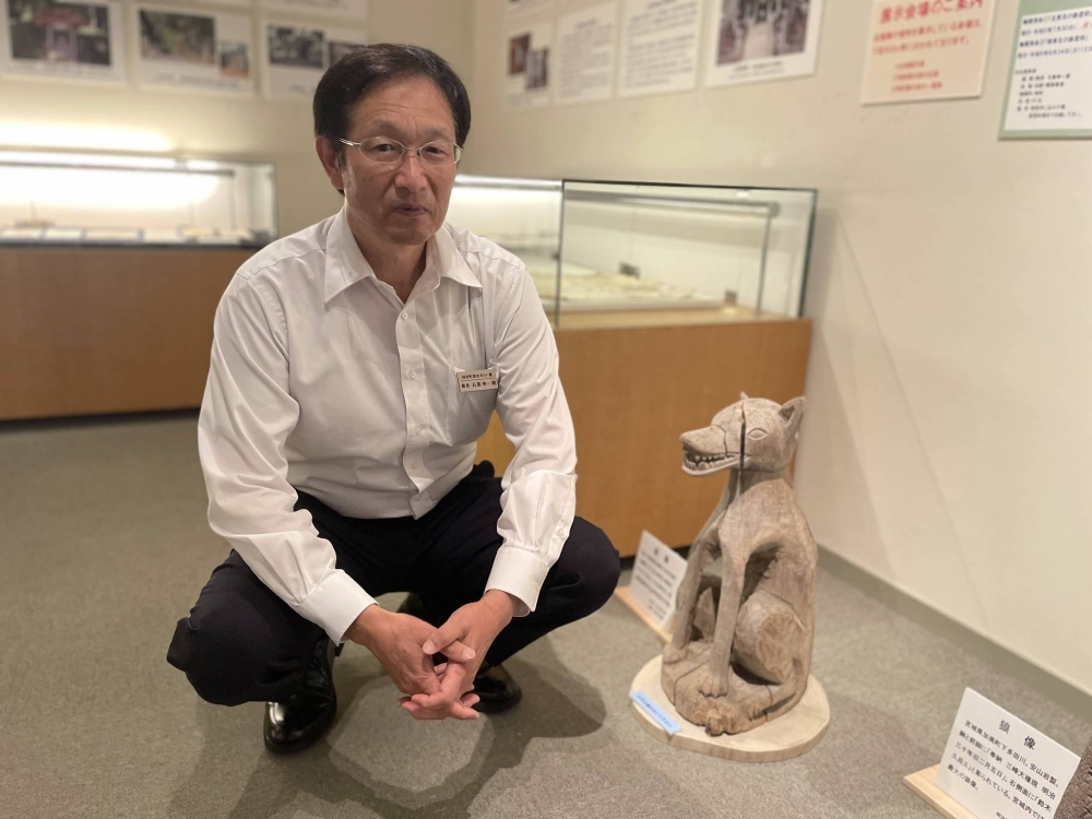 Shinichiro Ishiguro has spent years tracking down evidence of wolf-worship in the Tohoku region. Shinichiro Ishiguro has spent years tracking down evidence of wolf-worship in the Tohoku region.