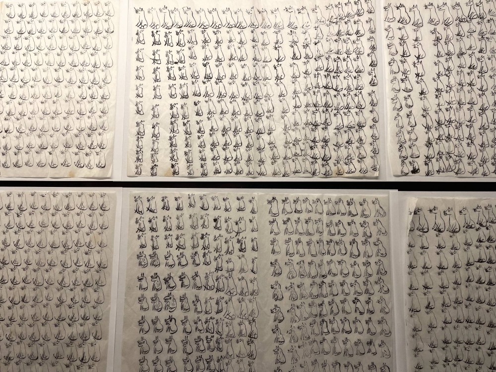 A total of 1,010 drawings of wolves fill six sheets of paper exhibited at the folk museum in Murata, Miyagi Prefecture
A total of 1,010 drawings of wolves fill six sheets of paper exhibited at the folk museum in Murata, Miyagi Prefecture