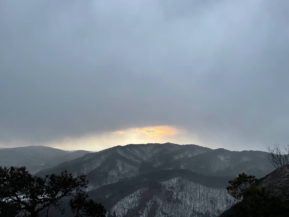 A view of the Abukuma Highlands, a vast mountain range straddling southern Miyagi, eastern Fukushima and northern Ibaraki Prefectures, from the summit of Mount Toratori. A view of the Abukuma Highlands, a vast mountain range straddling southern Miyagi, eastern Fukushima and northern Ibaraki Prefectures, from the summit of Mount Toratori.