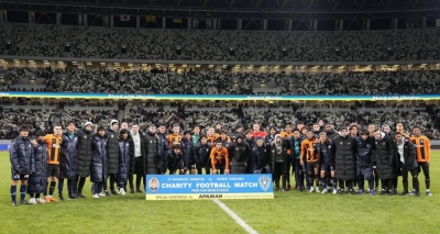 Avispa Fukuoka and Shakhtar Donetsk members pose for a photo after a charity match at Tokyo's National Stadium on Monday.