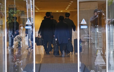 Prosecutors head to the office of the Liberal Democratic Party faction led by former Secretary-General Toshihiro Nikai in Tokyo on Tuesday.