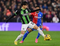 Brighton's Kaoru Mitoma in action against Crystal Palace on Thursday at Selhurst Park in south London.  | AFP-JIJI