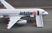 Jetstar Japan's cancellation of two domestic flights on Sunday is the budget carrier's first due to a crew shortage. | KYODO
