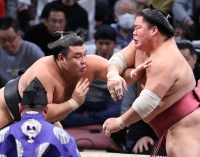 Kirishima (left) battles Daieisho during the Kyushu Grand Sumo Tournament in Fukuoka on Nov. 24. Kirishima’s emergence as a force highlighted a transition year in sumo as the sport searches for its next star. | Jiji
