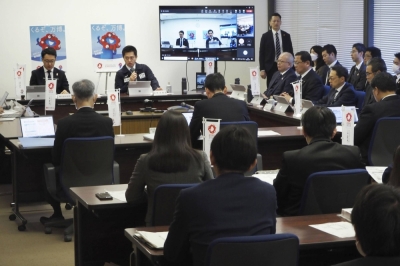The prefectural and municipal governments of Osaka hold a meeting in the city on Dec. 14 to discuss offering a ride-hailing service at the 2025 Osaka Expo.
