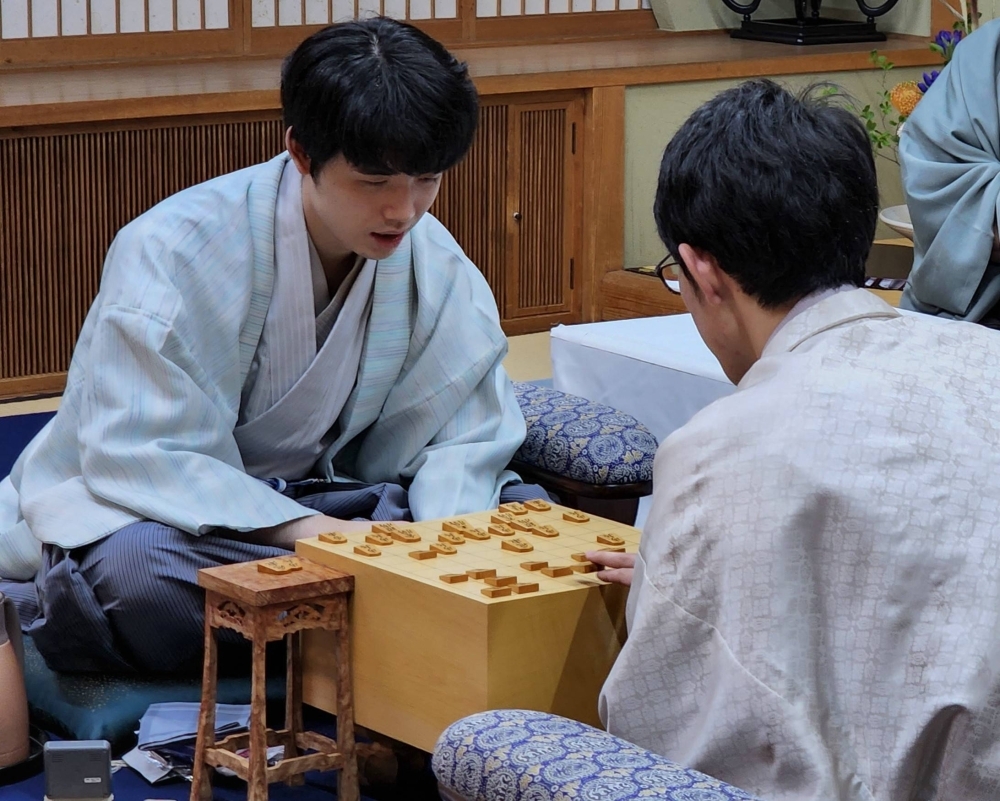 Shogi sensation Sota Fujii (left) became the first player to secure all eight major titles after clinching the Oza title on Oct. 11. 