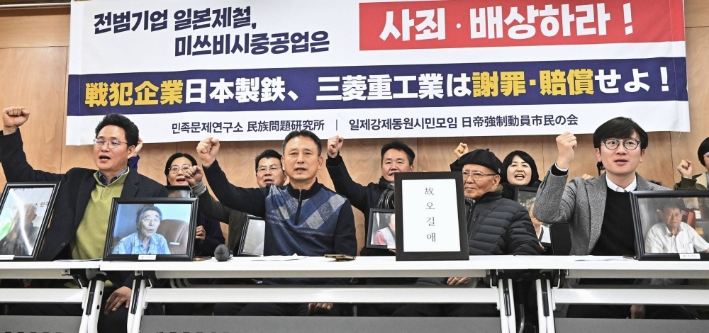 Plaintiffs and lawyers in wartime labor lawsuits attend a news conference in Seoul last week.