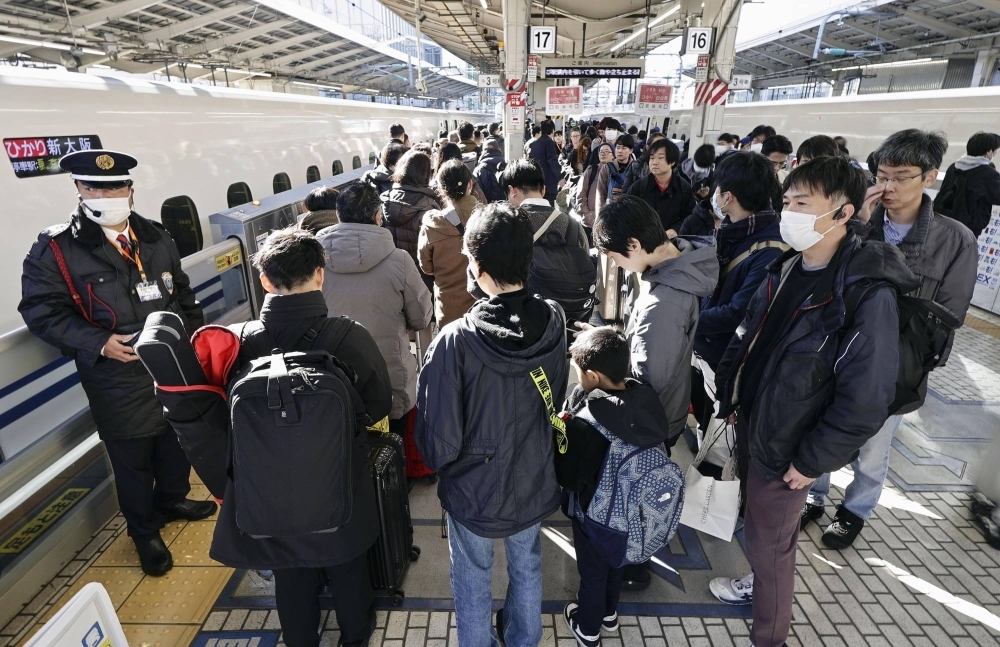 A shinkansen platform at Tokyo Station is crowded with passengers on Friday.