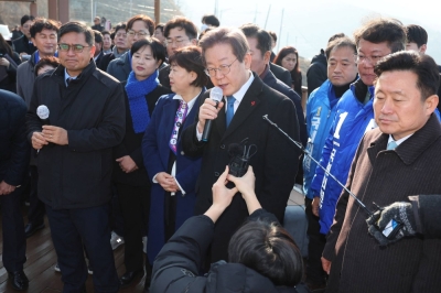 South Korea's opposition party leader Lee Jae-myung, in Busan, South Korea, on Tuesday before he was attacked