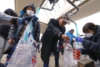 People receive a supply of water in Shika, Ishikawa Prefecture. | KYODO
