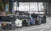 Congestion on the road leading to the center of Anamizu | KYODO