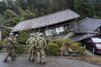 Japanese Self-Defense Force soldiers search a collapsed house in Suzu, Ishikawa Prefecture. | KYODO