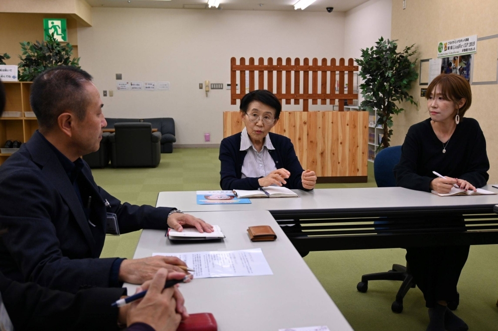 Misao Shoji (center) speaks to executives of Lion Dor about the Omega Class, a new educational center she is launching in Aizuwakamatsu that targets "uniquely gifted children.” Lion Dor has offered a venue for the project free of charge.