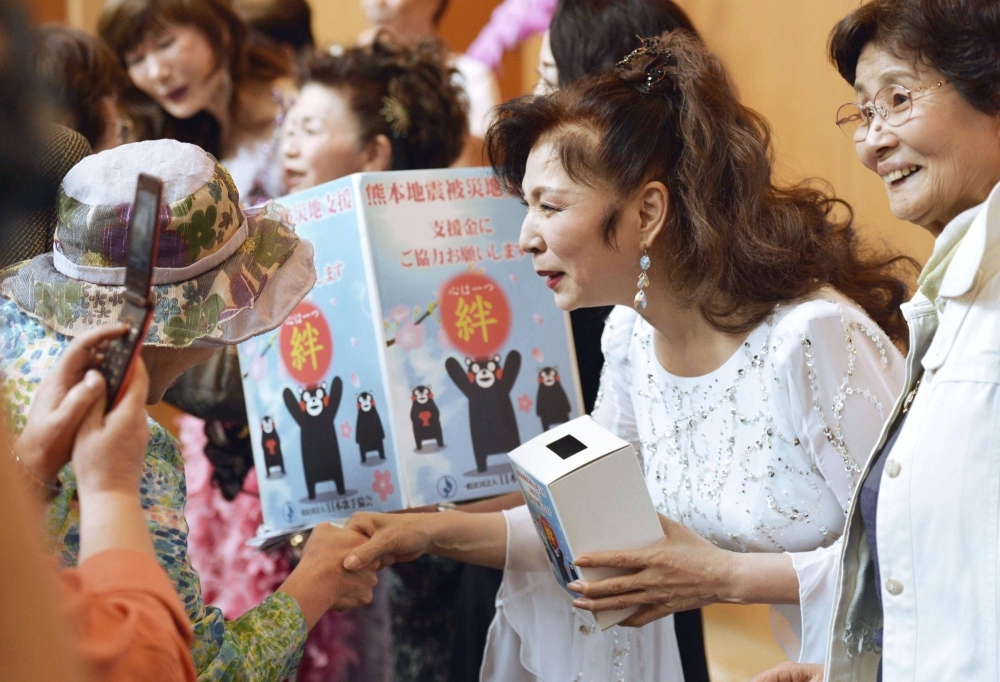Aki Yashiro (second from right) calls for donations during a charity show held in Tokyo in May 2016 to support quake-hit Kumamoto Prefecture.