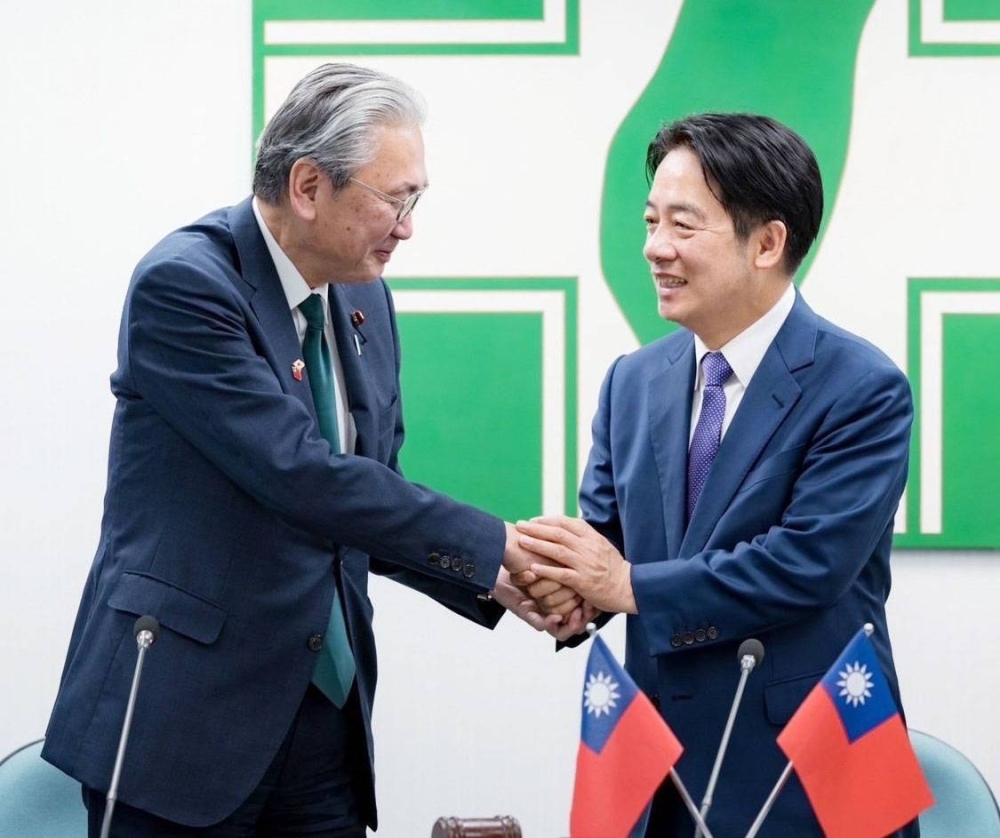 Keiji Furuya (left), head of a Japanese group of lawmakers promoting Japan-Taiwan relations, meets with Taiwanese President-elect Lai Ching-te of the Democratic Progressive Party in Taipei on Sunday.