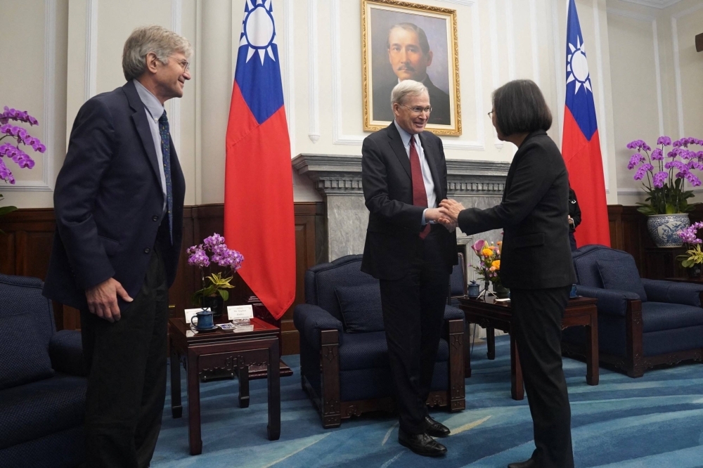 Taiwanese President Tsai Ing-wen greets former U.S. national security adviser Stephen Hadley (center) and former U.S. Deputy Secretary of State James Steinberg during a visit to the Presidential Office in Taipei on Monday.