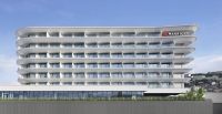 The Nagasaki Marriott Hotel, part of redevelopment work on the city's main train station complex, offers 207 rooms on the seventh to 13th floors with panoramic views of local attractions such as Nagasaki Port and Mount Inasa. | Kyushu Railway / via Kyodo