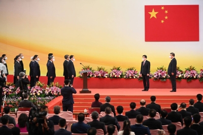 Chinese President Xi Jinping and Hong Kong's new chief executive, John Lee, take part in a swearing in ceremony to inaugurate the city's new government on July 1, 2022.