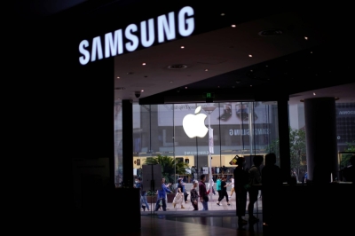 While Apple has dominated the holiday quarter in recent years, its surge ahead of Samsung over a full year is unprecedented and suggests Apple is weathering an industrywide slump better than its rivals.